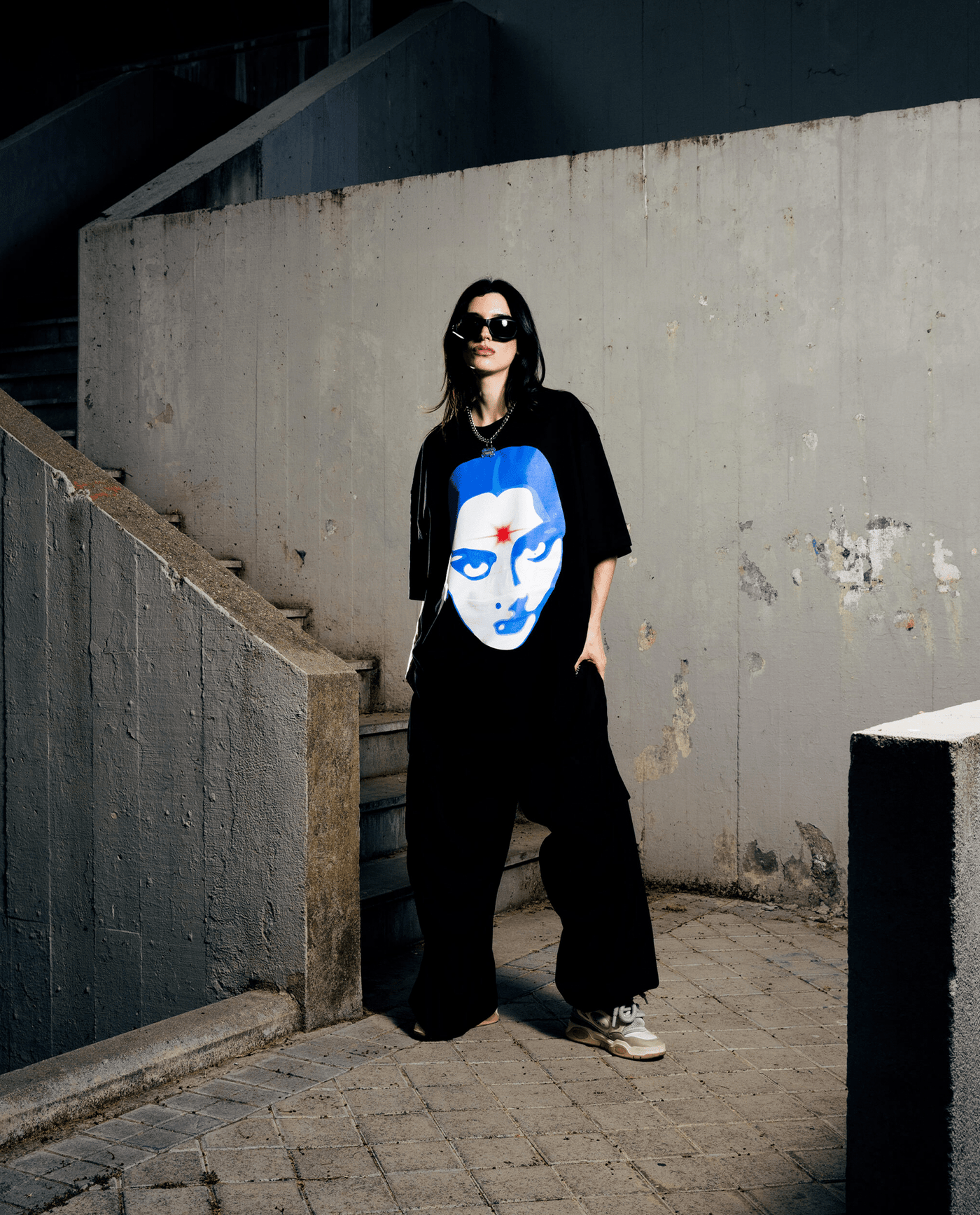 Abhir - Camiseta "Bindhi" Negra - D2fy - Direct To Fans - ABHIR