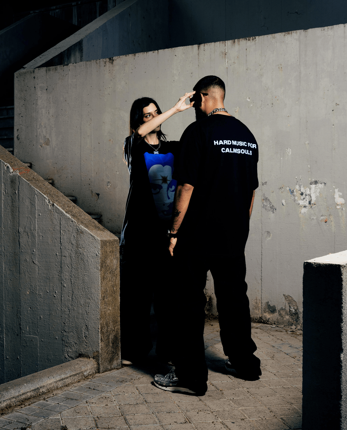 Abhir - Camiseta "Bindhi" Negra - D2fy - Direct To Fans - ABHIR