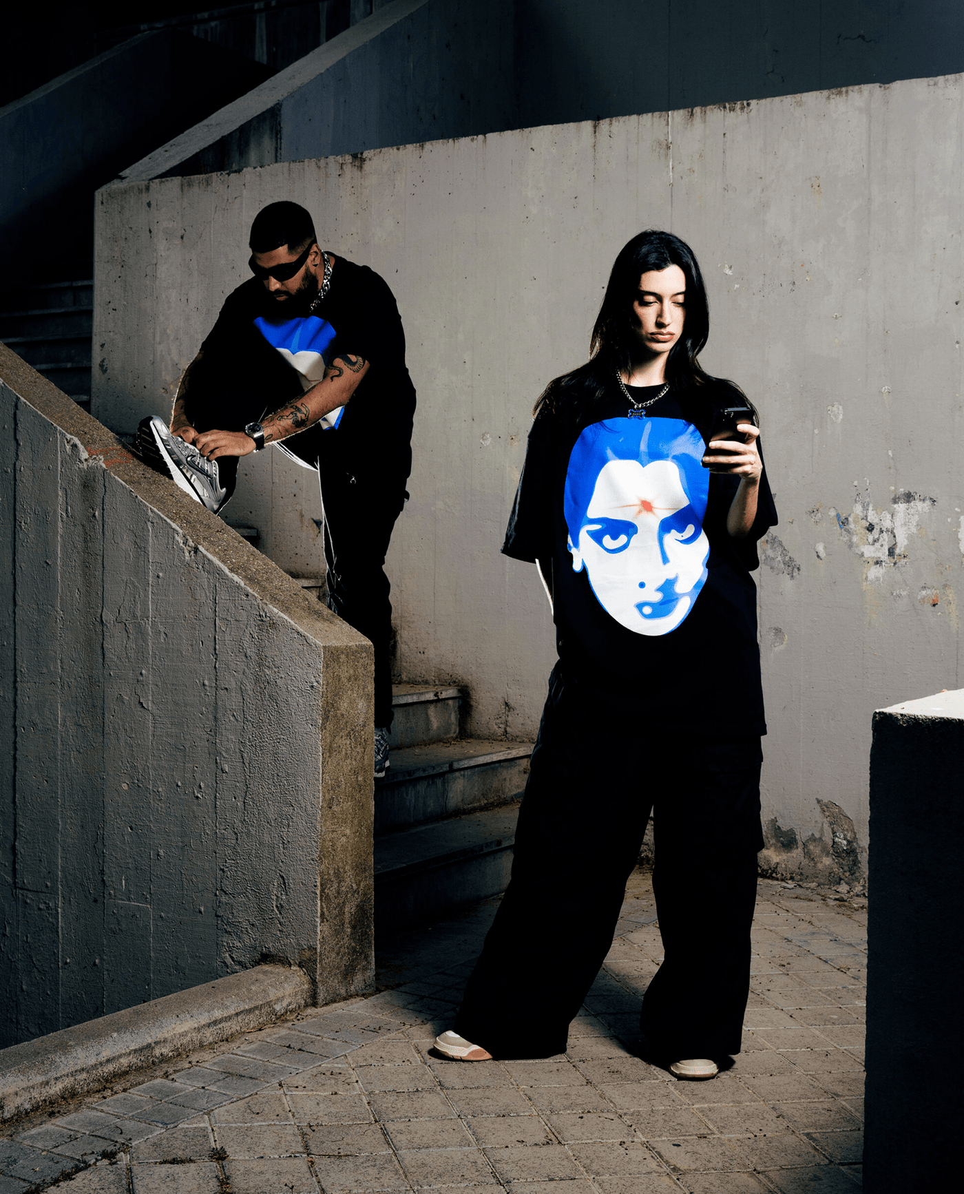 Abhir - Camiseta "Bindhi" Negra - D2fy - Direct To Fans - ABHIR
