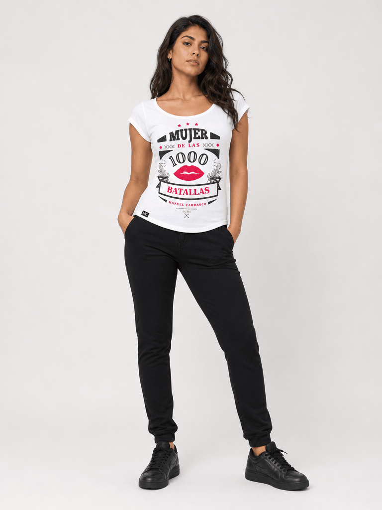 Manuel Carrasco - Camiseta Chica "1000 Batallas" Blanca - D2fy - Direct To Fans - Manuel Carrasco