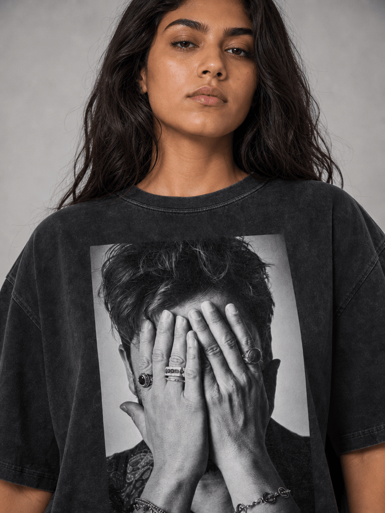 Manuel Carrasco - Camiseta Unisex "Foto Manos Cara" Negro Vintage - D2fy - Direct To Fans - Manuel Carrasco
